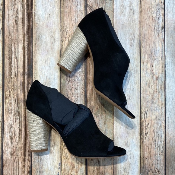 VINCE. Percey Black Suede Block Heel Size 6 - Picture 3 of 11